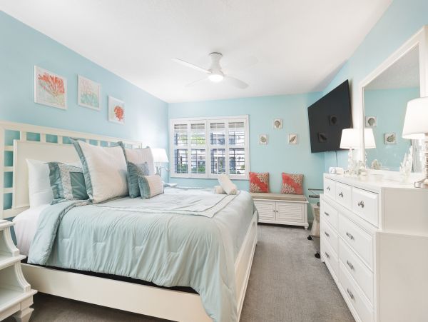 Holmes Beach Three Bedroom Vacation Condo On Beach