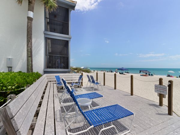 Holmes Beach Three Bedroom Vacation Condo On Beach