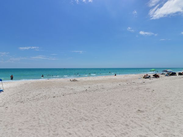 Holmes Beach Three Bedroom Vacation Condo On Beach
