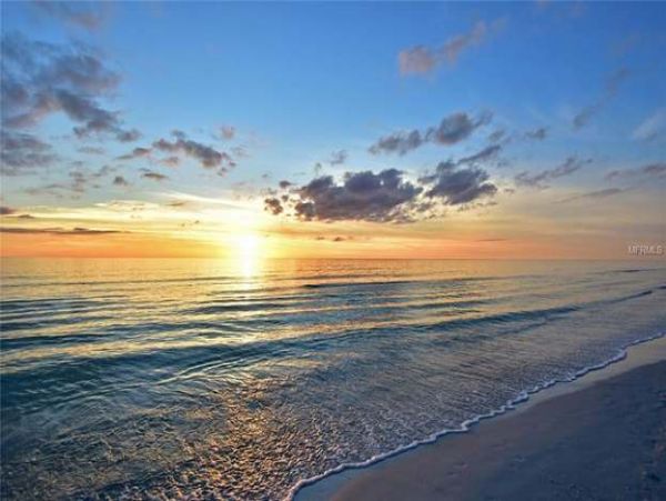 Holmes Beach Three Bedroom Vacation Condo On Beach
