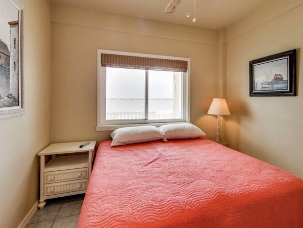 Five Bedroom Vacation Home in Navarre Beach Close to Beach