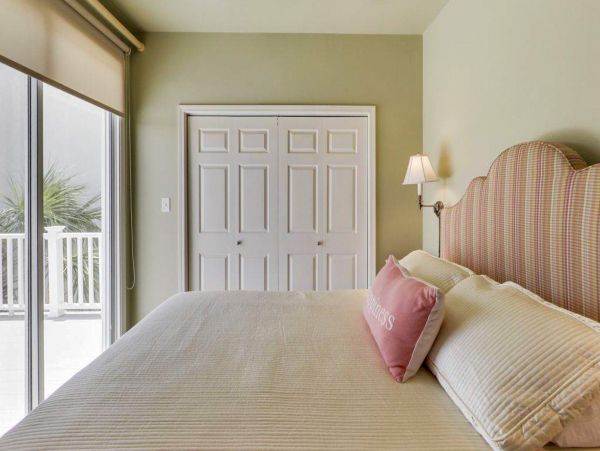 Five Bedroom Vacation Home in Navarre Beach Close to Beach