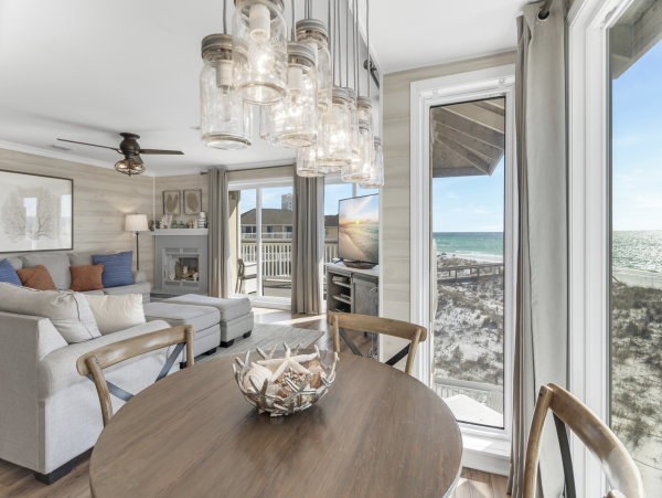 Destin Beachfront Great Four Bedroom Condo