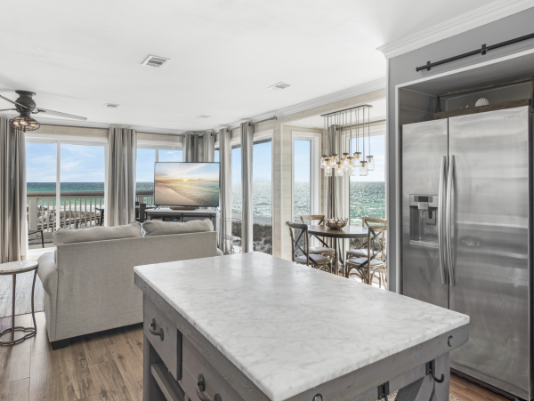 Destin Beachfront Great Four Bedroom Condo