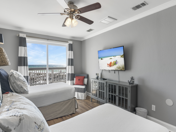 Destin Beachfront Great Four Bedroom Condo
