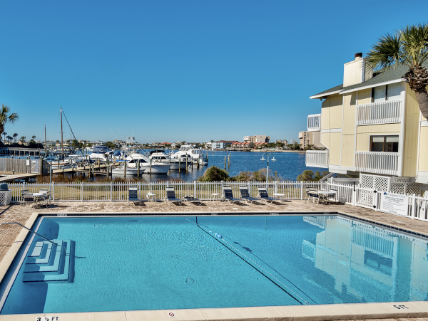 Destin Beachfront Great Four Bedroom Condo