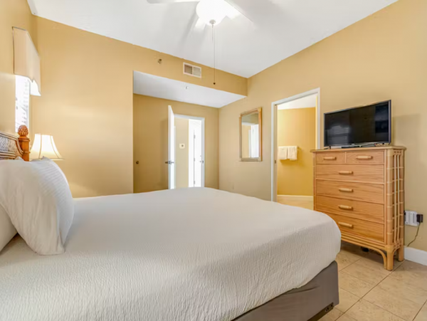 Gulf Views Miramar Vacation Condo Three Bedrooms Sleeps 8