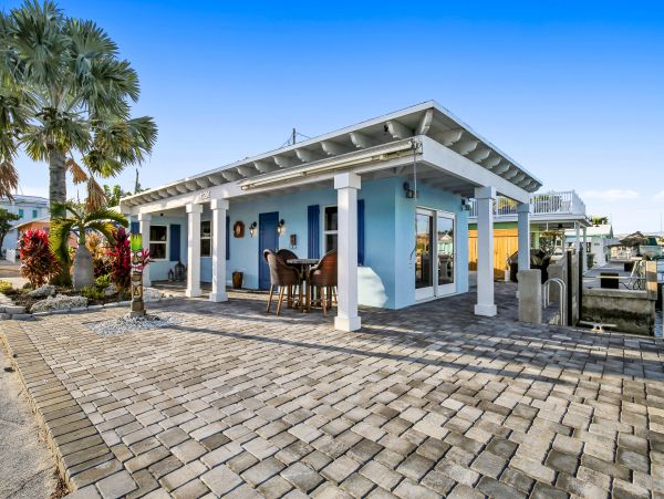 Canal-Front 3 Bedroom Vacation Home with Pool in Great Marathon!
