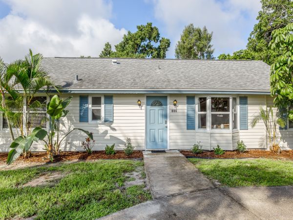 NAPLES 3 BEDROOM COTTAGE