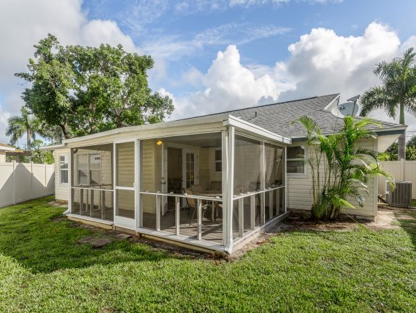 NAPLES 3 BEDROOM COTTAGE