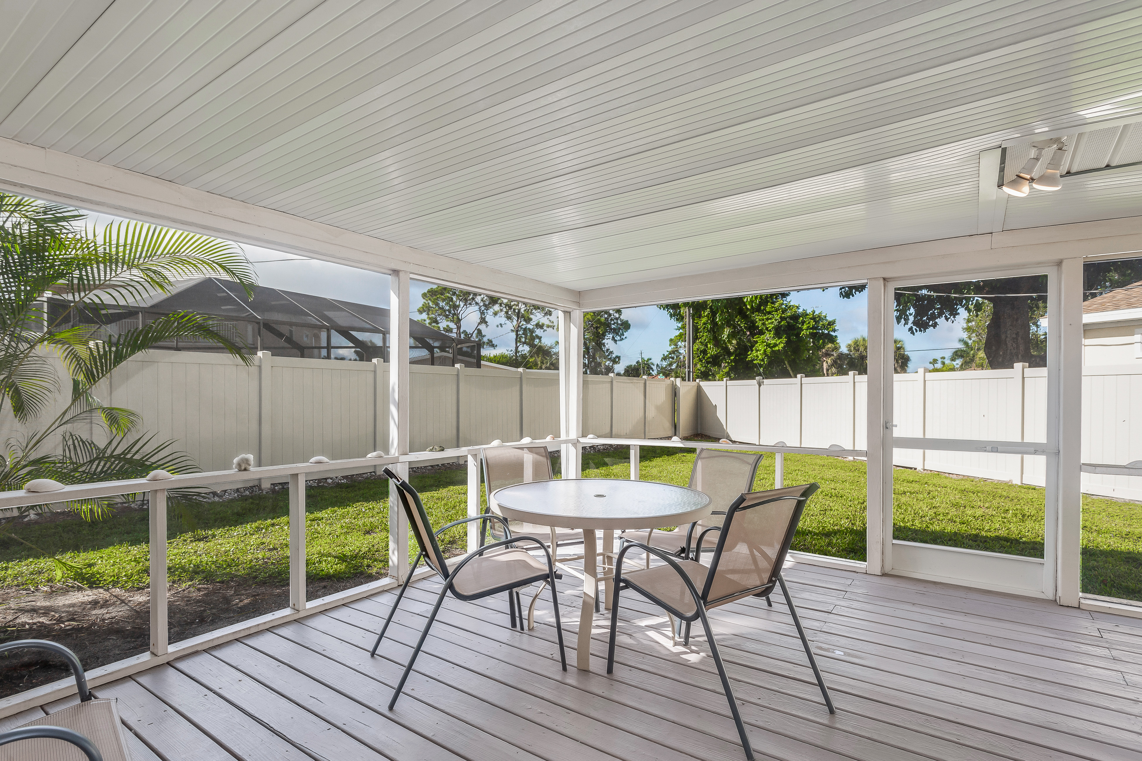 NAPLES 3 BEDROOM COTTAGE