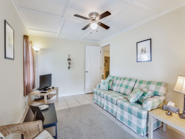 NAPLES 3 BEDROOM COTTAGE