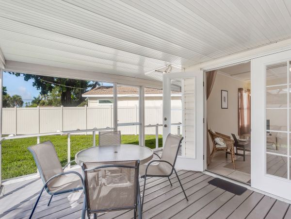NAPLES 3 BEDROOM COTTAGE