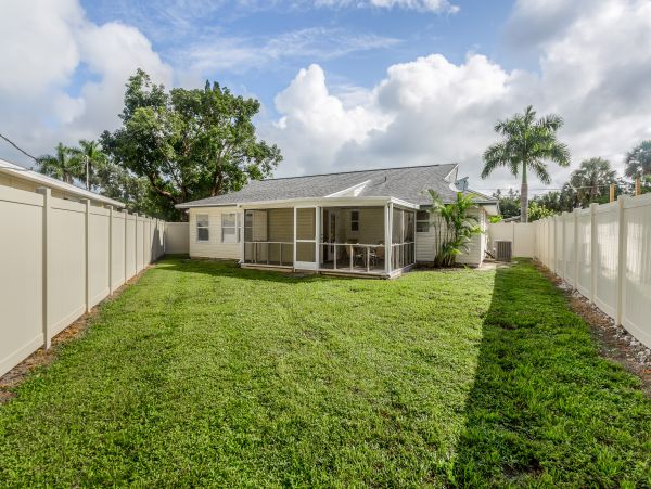 NAPLES 3 BEDROOM COTTAGE