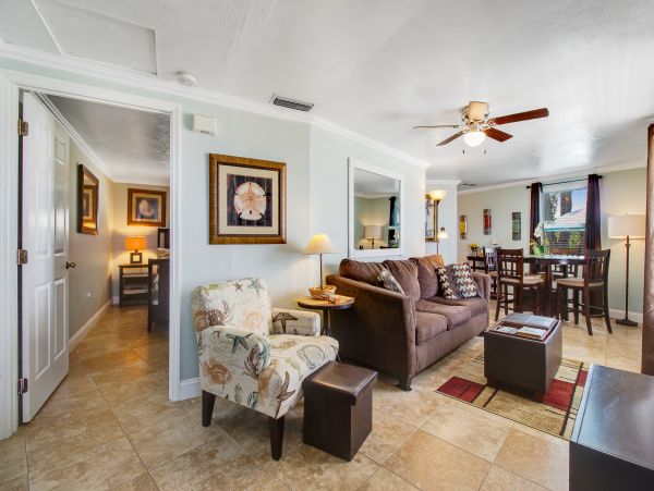Adorable One Bedroom Cottage on Bradenton Beach Sleeps Four