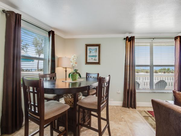 Adorable One Bedroom Cottage on Bradenton Beach Sleeps Four
