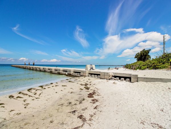 Adorable One Bedroom Cottage on Bradenton Beach Sleeps Four