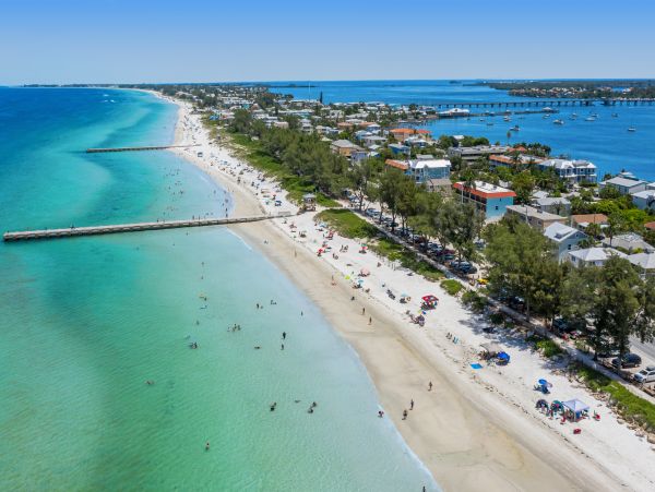 Adorable One Bedroom Cottage on Bradenton Beach Sleeps Four