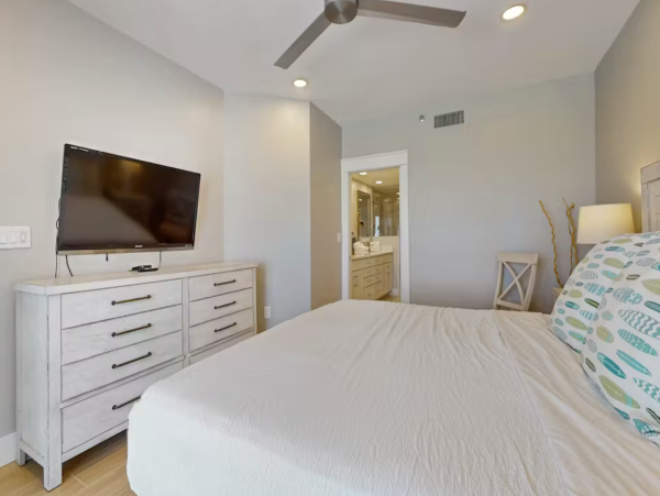 Destin Beach Front Vacation Condo Pool Updated Interior