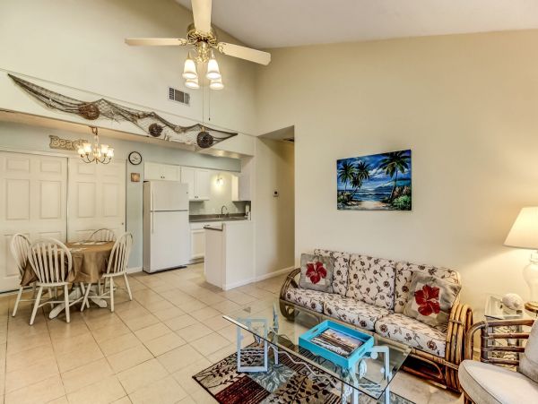 Fernandina Beach Vacation Condo Close to Beach Sleeps 4