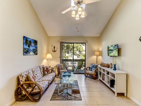 Fernandina Beach Vacation Condo Close to Beach Sleeps 4