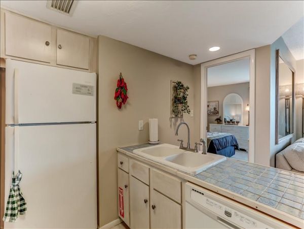 Fernandina Beach Vacation Condo Steps to Beach Sleeps 4 Guests