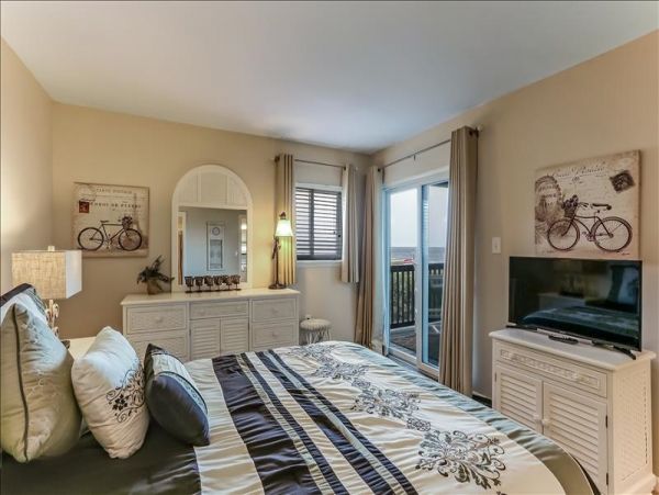 Fernandina Beach Vacation Condo Steps to Beach Sleeps 4 Guests