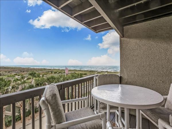 Fernandina Beach Vacation Condo Steps to Beach Sleeps 4 Guests