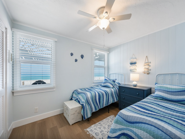Anna Maria Island Beach House Four bedrooms with Pool