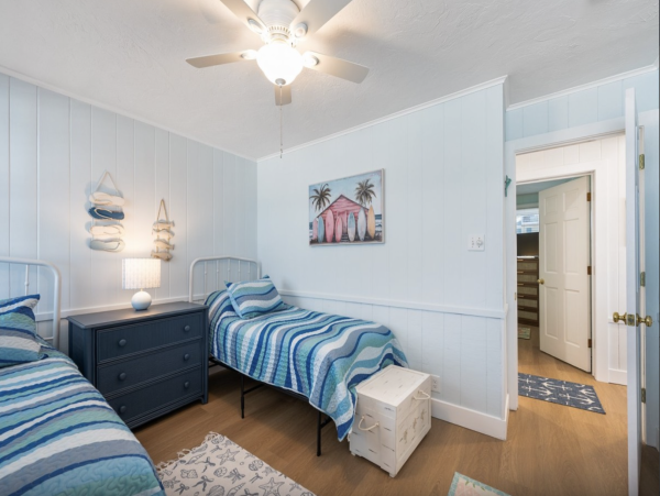 Anna Maria Island Beach House Four bedrooms with Pool