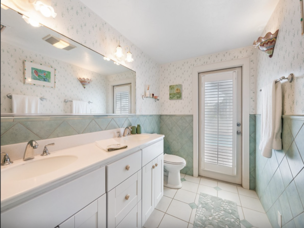 Anna Maria Island Beach House Four bedrooms with Pool