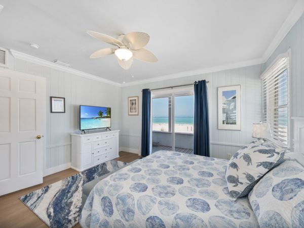 Anna Maria Island Beach House Four bedrooms with Pool