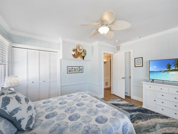 Anna Maria Island Beach House Four bedrooms with Pool