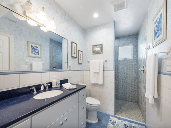 Anna Maria Island Beach House Four bedrooms with Pool