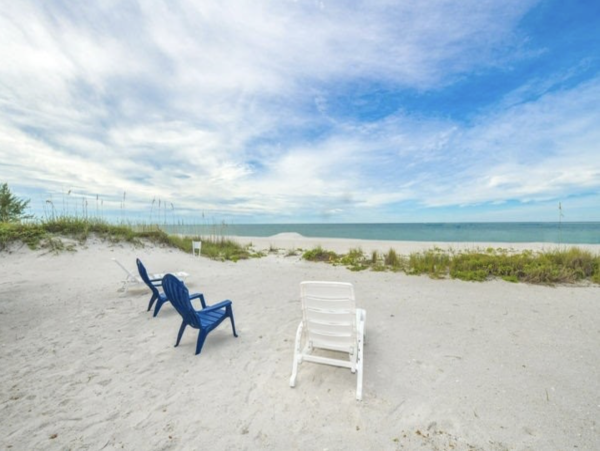 Anna Maria Island Beach House Four bedrooms with Pool