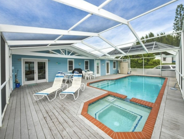Anna Maria Island Beach House Four bedrooms with Pool