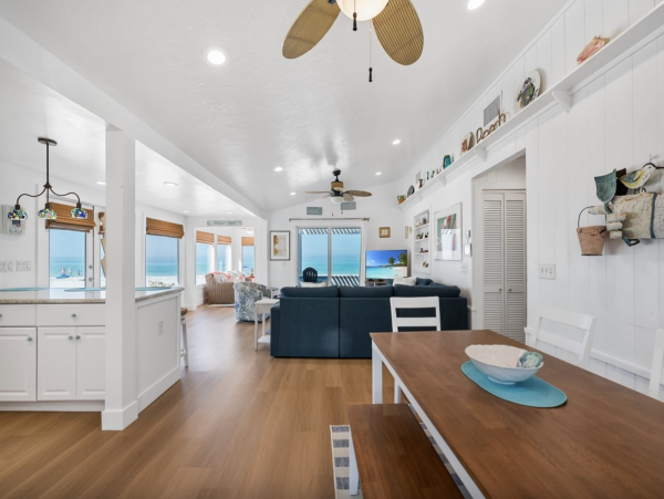 Anna Maria Island Beach House Four bedrooms with Pool