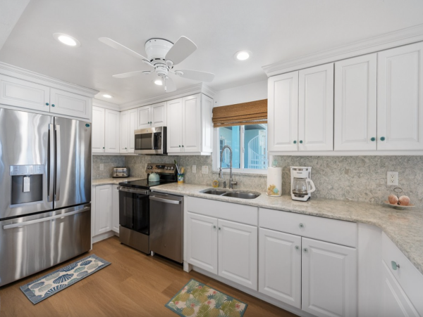 Anna Maria Island Beach House Four bedrooms with Pool