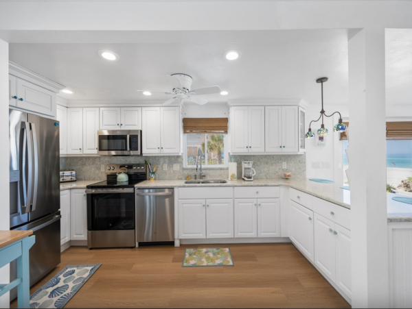 Anna Maria Island Beach House Four bedrooms with Pool