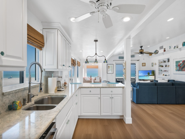 Anna Maria Island Beach House Four bedrooms with Pool