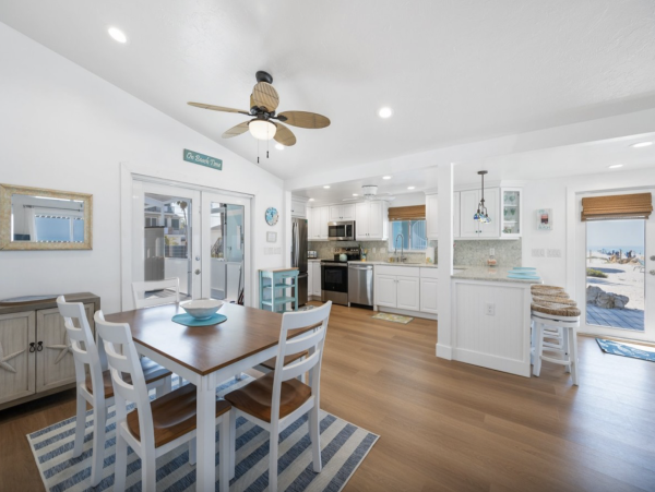 Anna Maria Island Beach House Four bedrooms with Pool