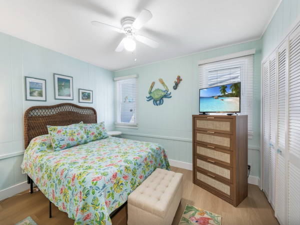 Anna Maria Island Beach House Four bedrooms with Pool