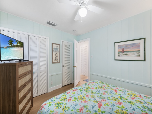Anna Maria Island Beach House Four bedrooms with Pool