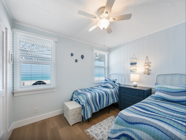 Anna Maria Island Beach House Four bedrooms with Pool
