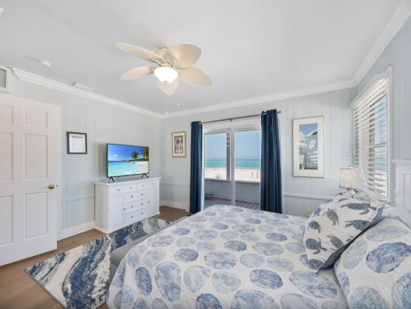 Anna Maria Island Beach House Four bedrooms with Pool