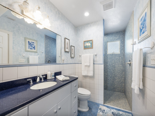 Anna Maria Island Beach House Four bedrooms with Pool