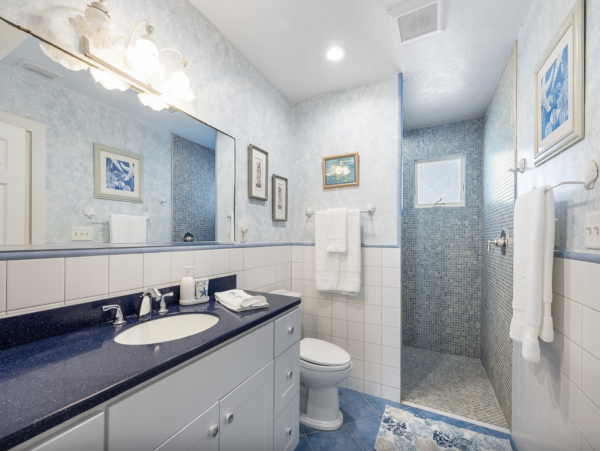 Anna Maria Island Beach House Four bedrooms with Pool