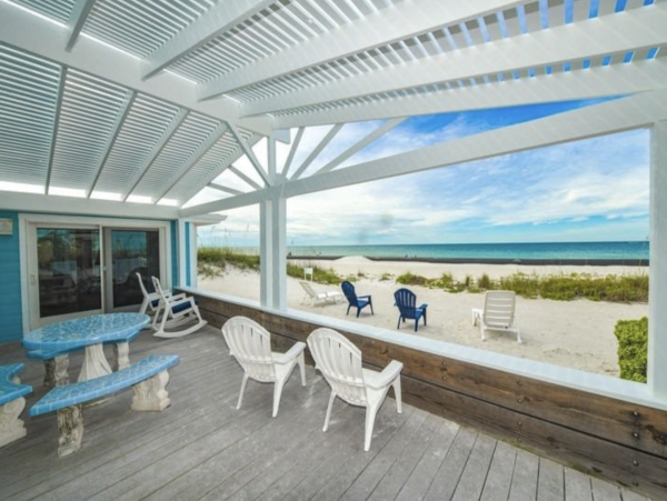 Anna Maria Island Beach House Four bedrooms with Pool