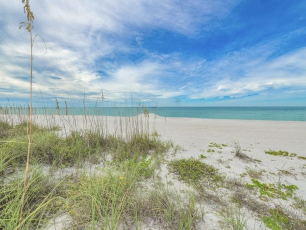 Anna Maria Island Beach House Four bedrooms with Pool