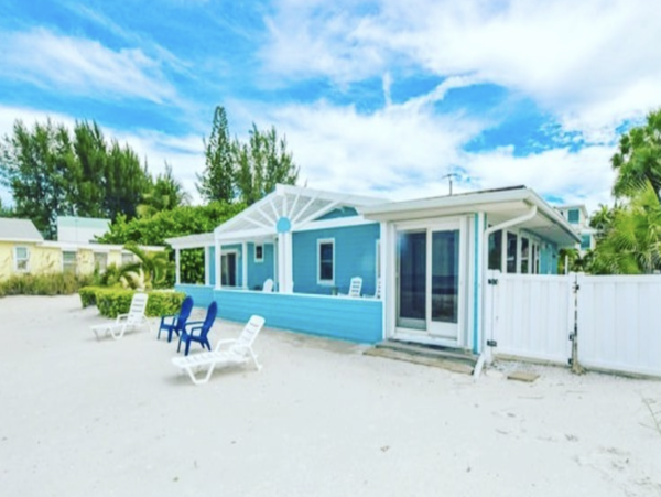 Anna Maria Island Beach House Four bedrooms with Pool